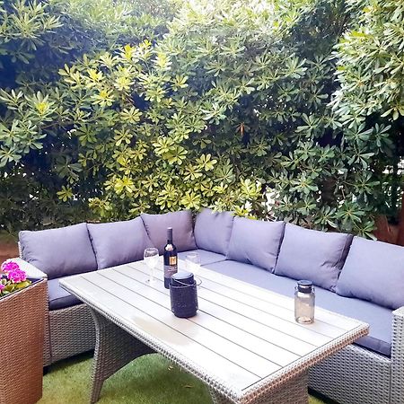 Split Symphony Veranda: Modern, New Apartment Екстер'єр фото