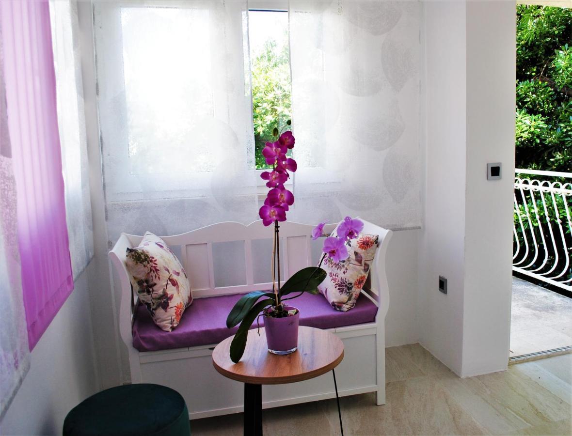 Split Symphony Veranda: Modern, New Apartment Екстер'єр фото