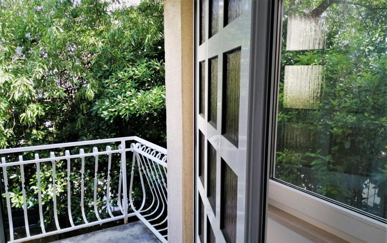 Split Symphony Veranda: Modern, New Apartment Екстер'єр фото