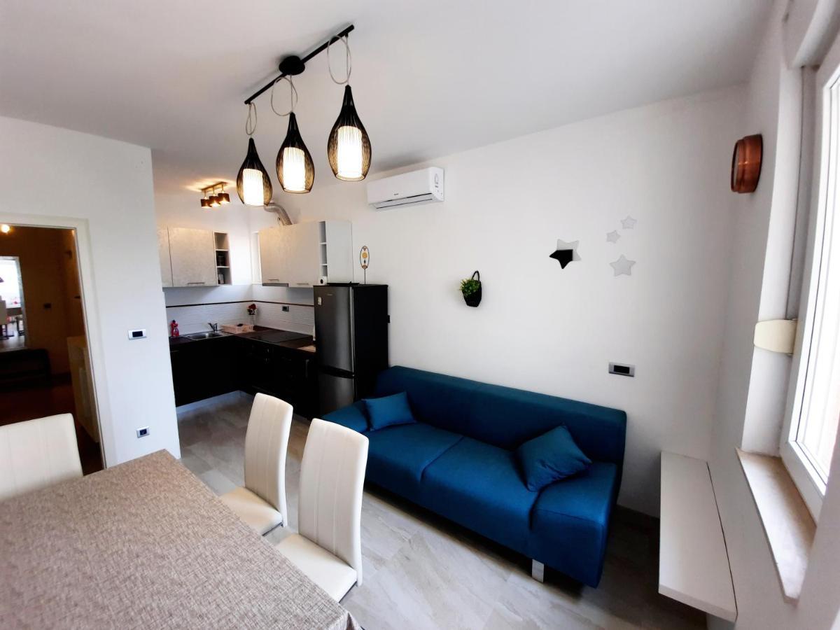Split Symphony Veranda: Modern, New Apartment Екстер'єр фото