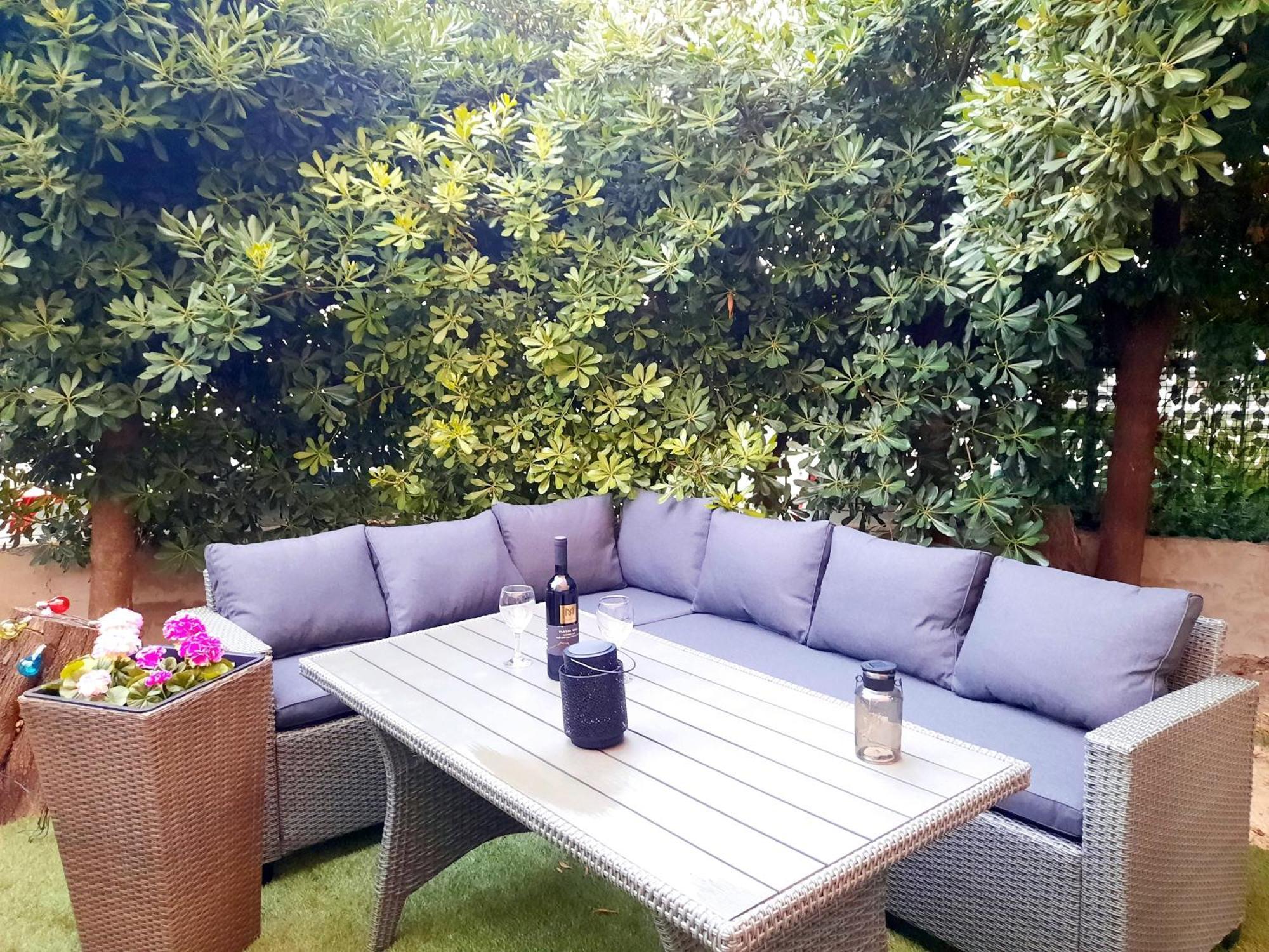 Split Symphony Veranda: Modern, New Apartment Екстер'єр фото