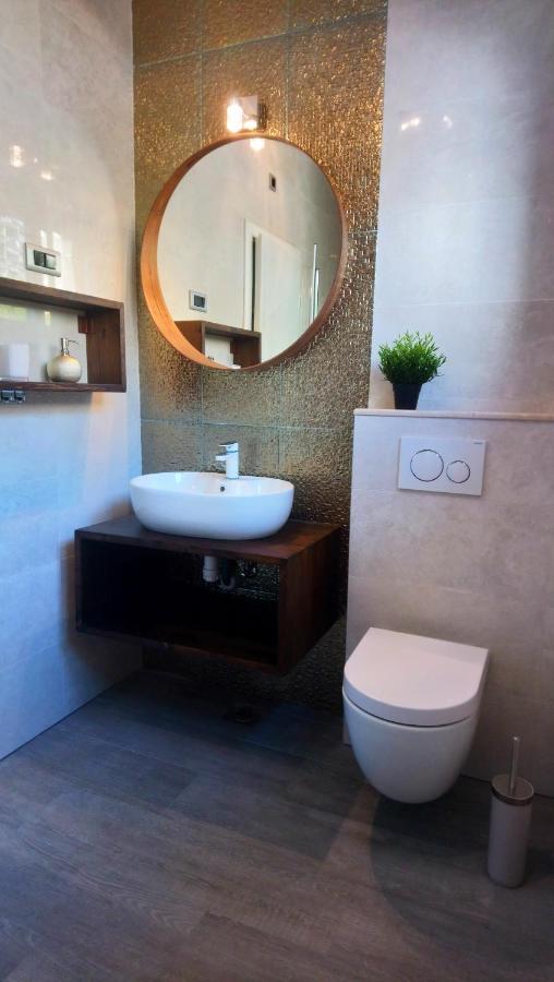 Split Symphony Veranda: Modern, New Apartment Екстер'єр фото