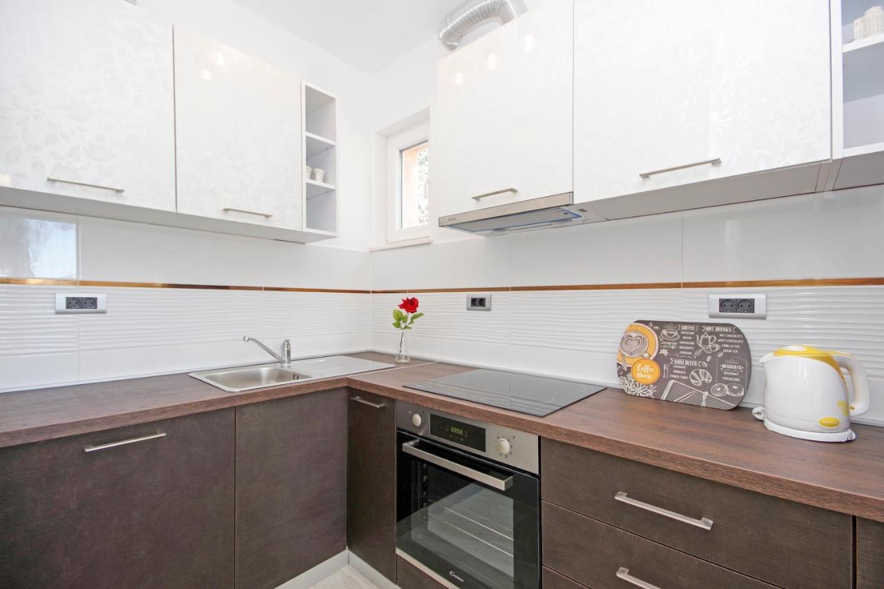Split Symphony Veranda: Modern, New Apartment Екстер'єр фото