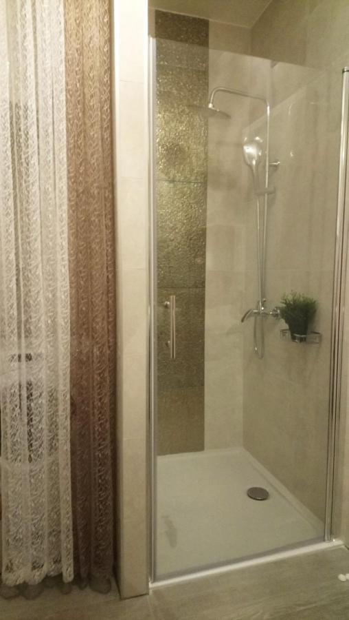 Split Symphony Veranda: Modern, New Apartment Екстер'єр фото